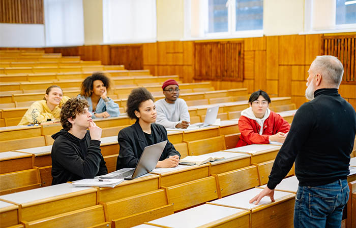 How to teach time management to college students