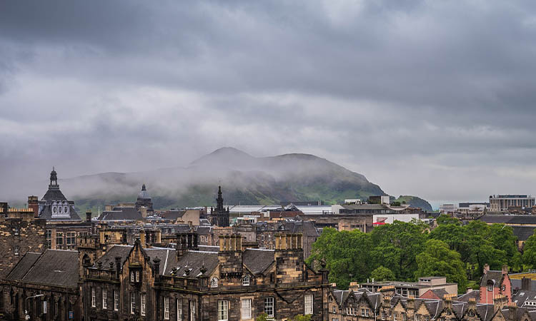 Is Edinburgh safe for solo female travelers